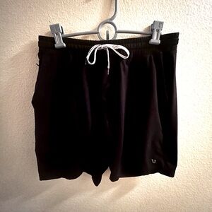 Vuori Black Ponto Short